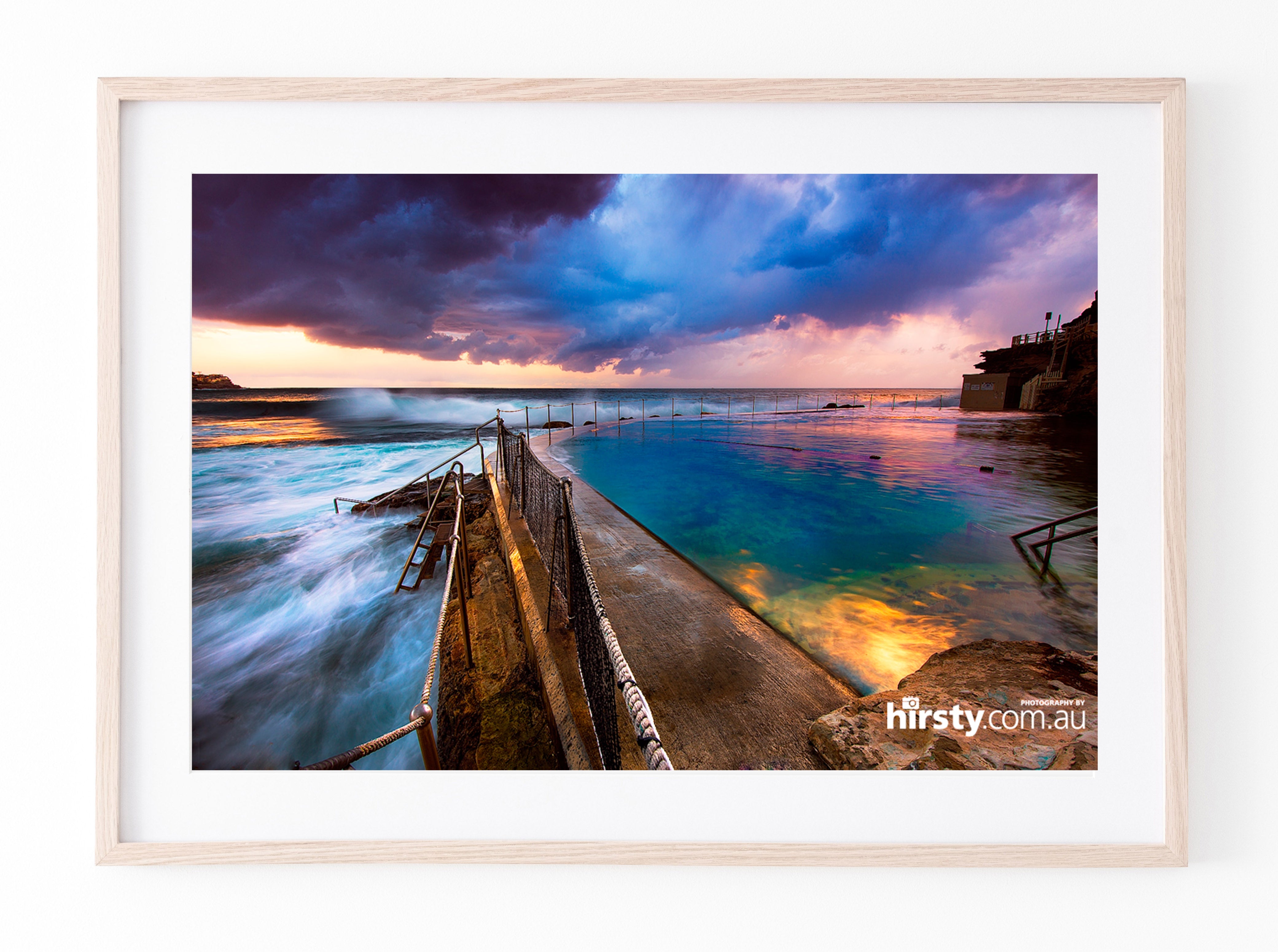 Incoming, Bronte Beach