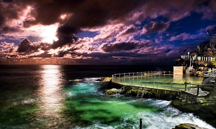 Blue Moon, Bronte